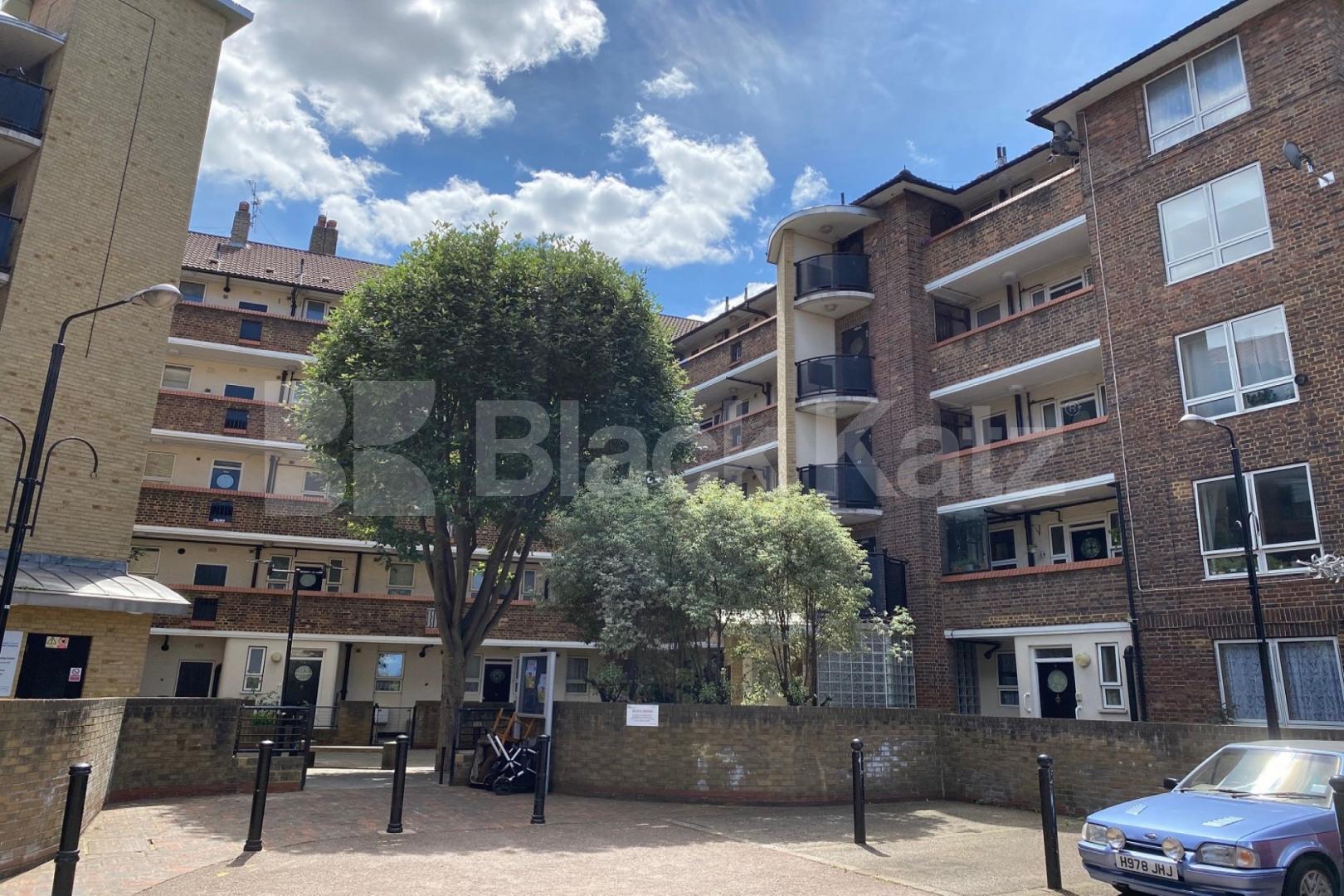 Superbly located & neutrally decorated throughout with wooden floors Brandon Street , Elephant and Castle